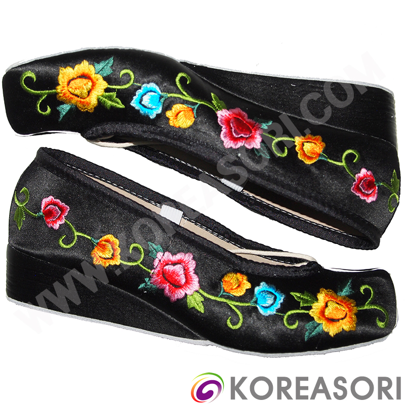 꽃자수 검정색 코있는 검정색 공단 3cm 바깥굽있는 한복신발 무용굽슈즈 한국무용 꽃신