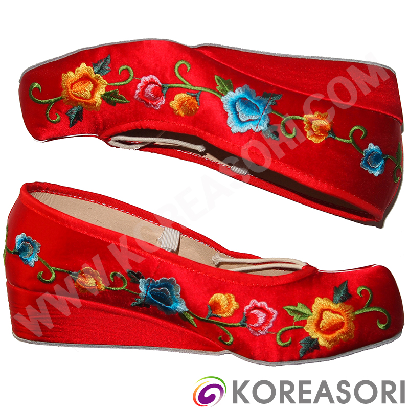 꽃자수 빨간색 코있는 빨간색 공단 3cm 바깥굽있는 한복신발 꽃신